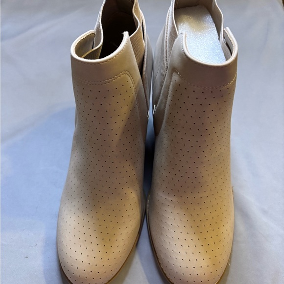 DV by Dolce Vita Shoes - DV by Dolce Vita Beige Ankle Booties with Perforated Design Sz 9